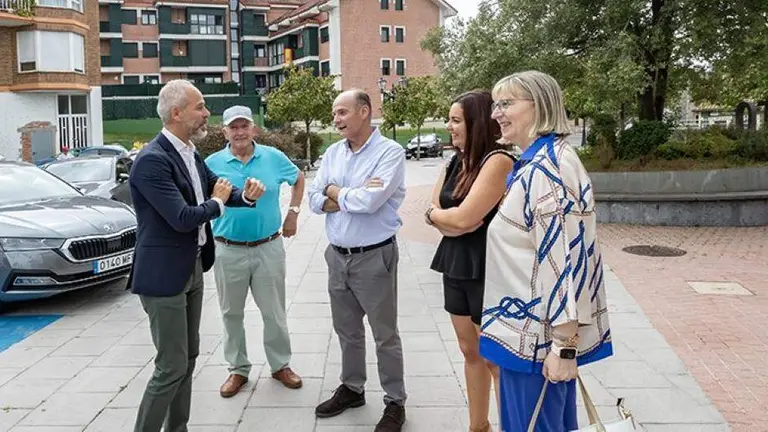 Reuni&oacute;n de los pol&iacute;ticos en Voto.