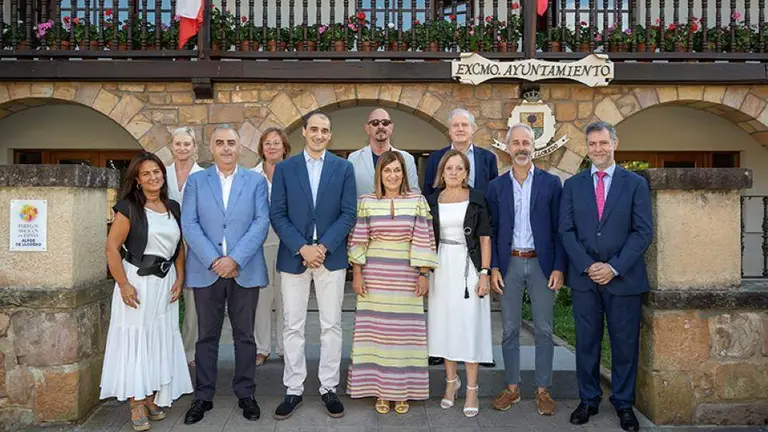 Consejo de Gobierno en Alfoz de Lloredo.