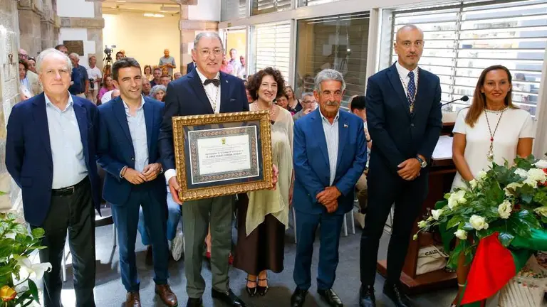Acto de concesi&oacute;n del t&iacute;tulo de Hijo Adoptivo.