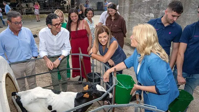 Visita a una estabulaci&oacute;n ganadera en Cay&oacute;n.