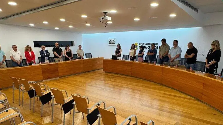 Minuto de silencio en el Pleno de Santa Cruz de Bezana.