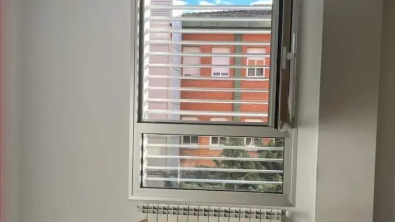 Ventanas del instituto El Astillero.