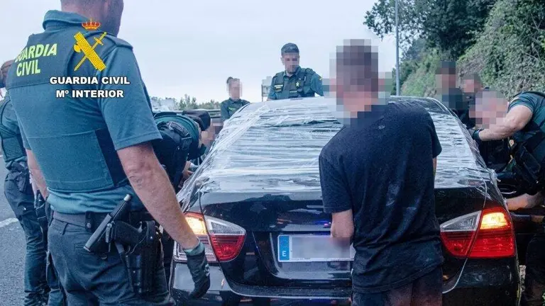 Detenidos por el presunto robo en un supermercado en Pesu&eacute;s.