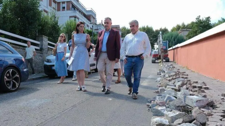 Las autoridades pol&iacute;ticas visitaron las obras en Santander.