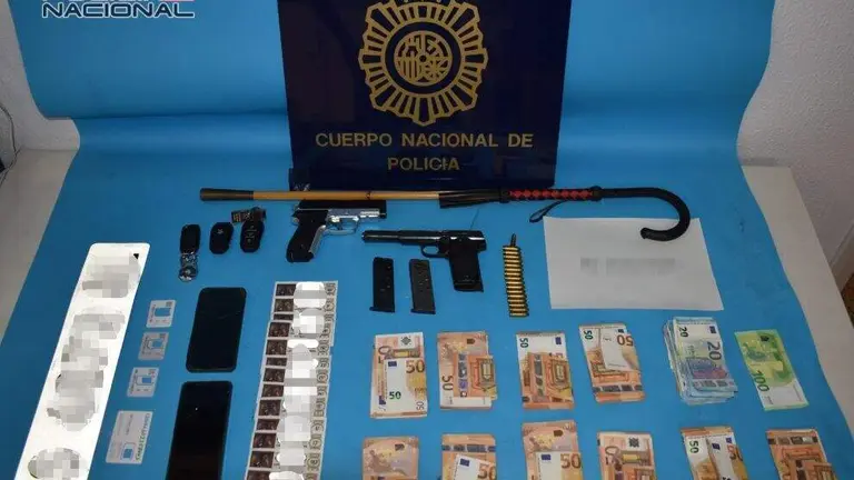Material incautado en Torrelavega.