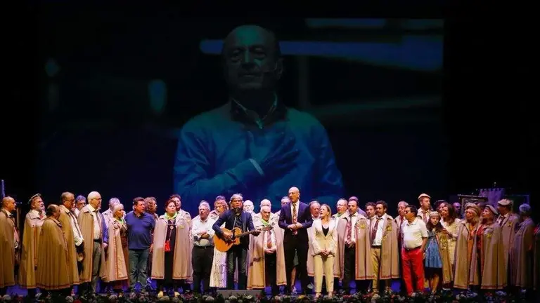 Homenaje a Francisco Javier L&oacute;pez Marcano en el Cap&iacute;tulo de la Cofrad&iacute;a del Hojaldre en Torrelavega.