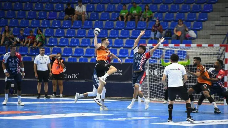 Encuentro de balonmano en Alicante.