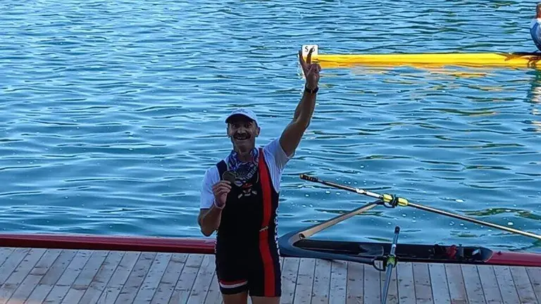 Agust&iacute;n Garay recibi&oacute; el oro en skiff.