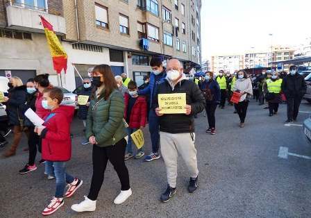 Los asistentes mostraron pancartas y carteles con mensajes. R.A.