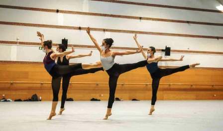 Un momento de los ensayos de los bailarines.