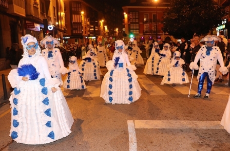 Desfile de grupos en el Carnaval de Torrelavega