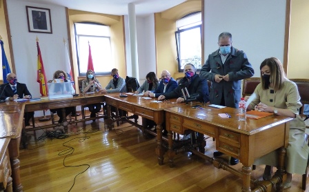 Un momento del Pleno en la Casa Consistorial antes de la votación. R.A.