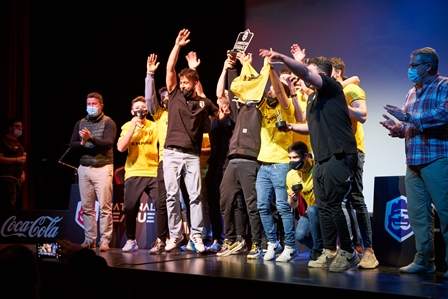 Entrega de premios a los jugadores en la presente en el Teatro Vimenor.