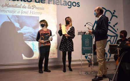 Durante el acto tuvo lugar un recital poético.