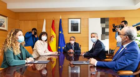 Encuentro con el presidente de Cantabria, los consejeros y la delegada del Gobierno.
