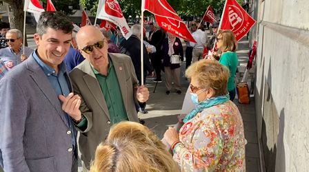 El concejal del PSOE, Daniel Fernández, en la concentración.