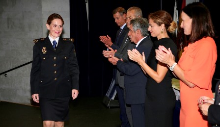 Festividad de la Policía Nacional en Santander con la presencia de las autoridades políticas.
