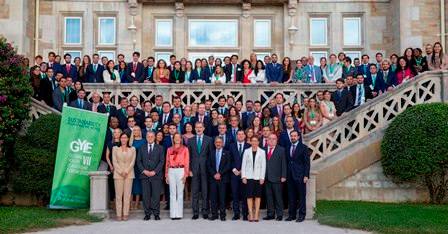 Las autoridades políticas asistentes a a la visita de Su Majestad.
