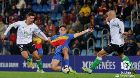El equipo cántabro se defendió en la recta final del partido.
