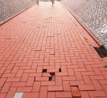 Los vecinos denuncian caídas en esta zona.