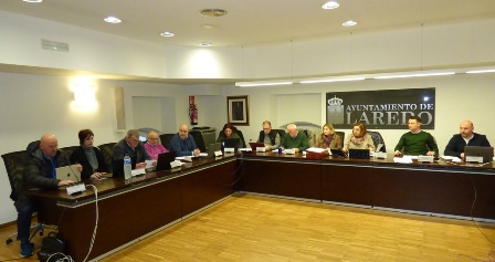 Concejales de la Corporación en el Pleno municipal de Laredo. R.A.
