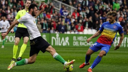 Los verdiblancos se hacen fuertes en su campo.