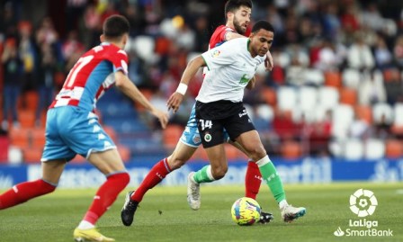 Mboula estuvo muy activo todo el partido.