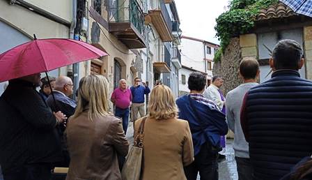 Asistentes a la conmemoración en Castro Urdiales.