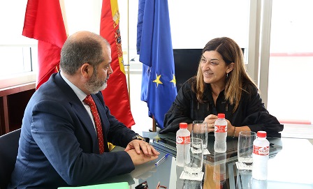 La presidenta de Cantabria, María José Sáenz de Buruaga, recibe al rector de Uneatlántico, Rubén Calderón. 
14 ago 24