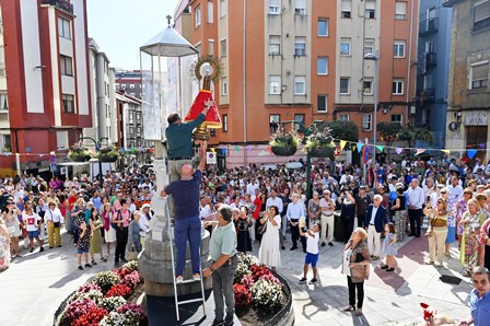 Fiesta del Pilar en el barrio de Perines, en Santander.
