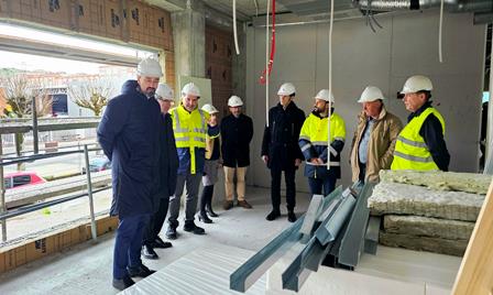 Visita al interior del centro en Torrelavega.