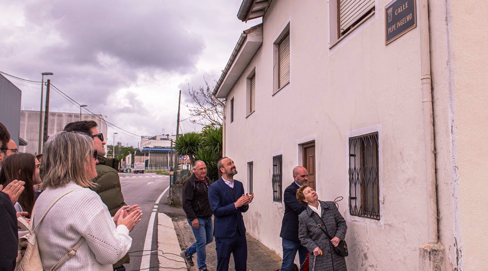 Descubrimiento de la placa en Sierrapando, en Torrelavega.