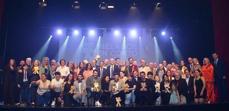 Foto de familia de los premiados en la Gala.