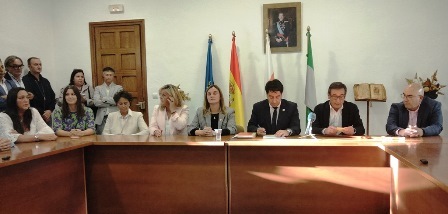 Los concejales en el Pleno de Santa María de Cayón. R.A
