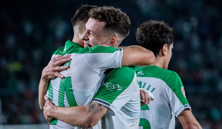 El Racing consiguió los dos goles en la primera parte.