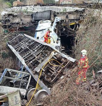 Los Bomberos intervienen en el accidente.
