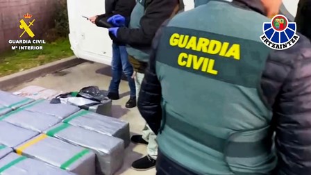 Material incautado por los agentes.