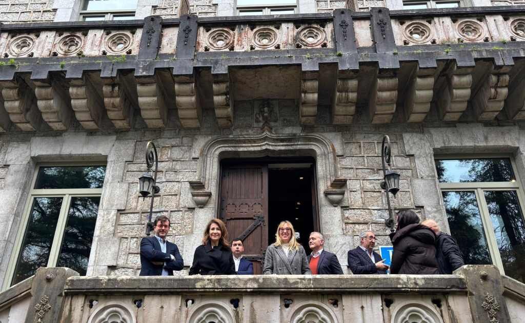 Las autoridades políticas visitaron en Parador de Limpias.