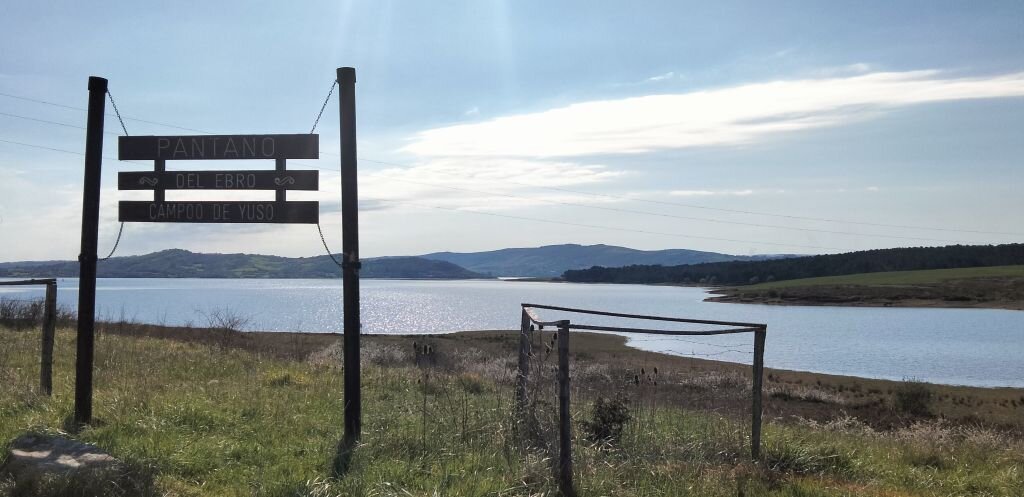 Embalse del Ebro en Campoo Yuso. R.A.