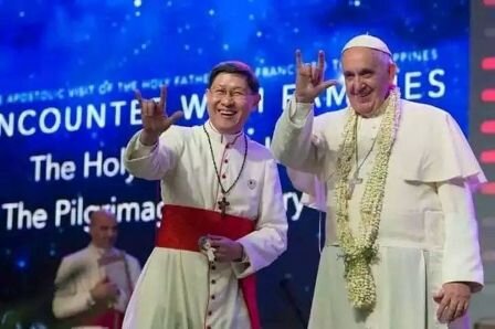 Luis Antonio Tagle y el Papa. Facebook