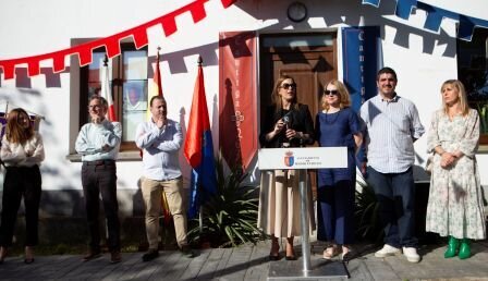 Un momento de la inauguración de la muestra en Solares.