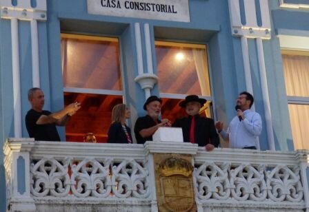 Un momento del pregón en el Ayuntamiento de Colindres. R.A.