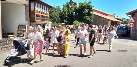 Los vecinos acudieron al acto religioso. R.A.