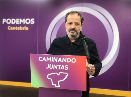 Podemos reclama su cese también.