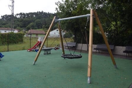 Parque infantil en Salcedo, en Vioño.