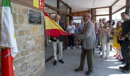 Descubrimiento de la placa.