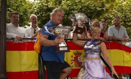 Las autoridades políticas entregaron los premios.
