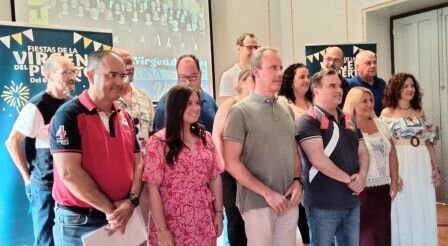 Concejales, editores del libro de fiestas y pregoneros en el acto. R.A.