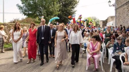 Autoridades políticas en la jornada festiva.
