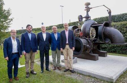 Autoridades asistentes al homenaje.
